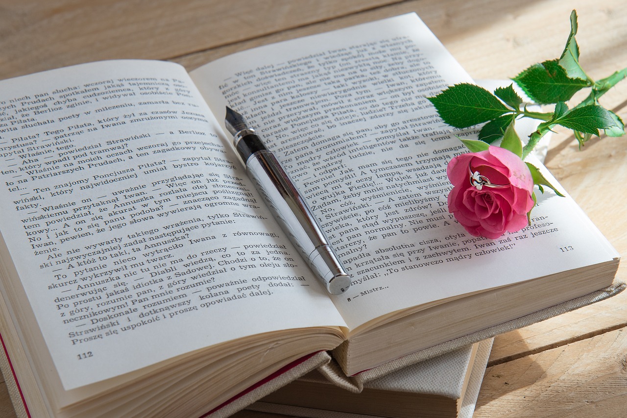 book, rose, pen-2170910.jpg